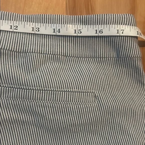 Hilary Radley Blue and White Bermuda Shorts Classic Design - Picture 4 of 7